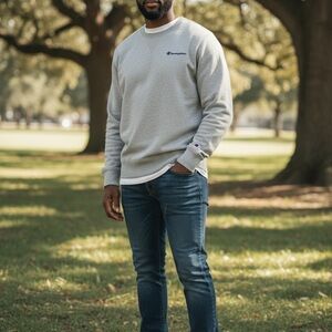 Champion Men's Light Gray Crewneck Sweatshirt with Subtle Logo Size XXL